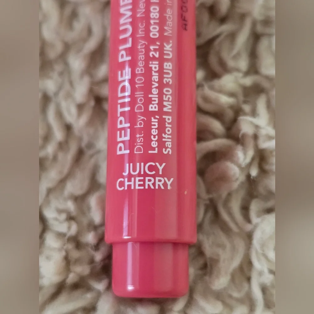 Doll 10 Peptide Plump Lip Oil In Juicy Cherry. NWOT